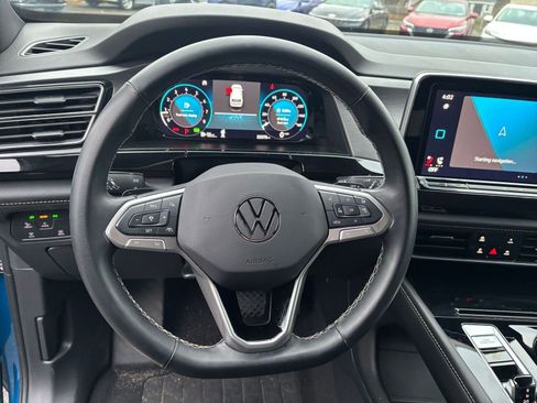 Used 2025 Volkswagen Atlas Cross Sport SE image 28