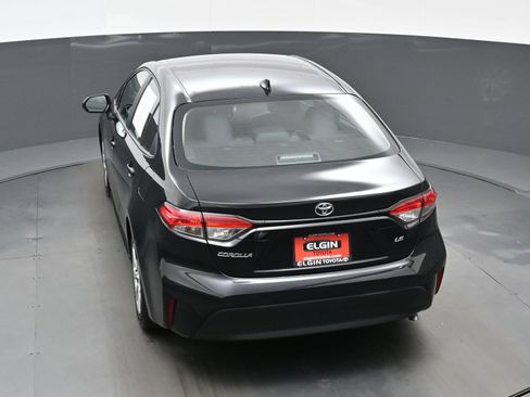 Used 2025 Toyota Corolla LE FWD image 37
