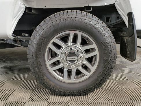 Used 2019 Ford F250 Lariat w/ Lariat Value Package image 13