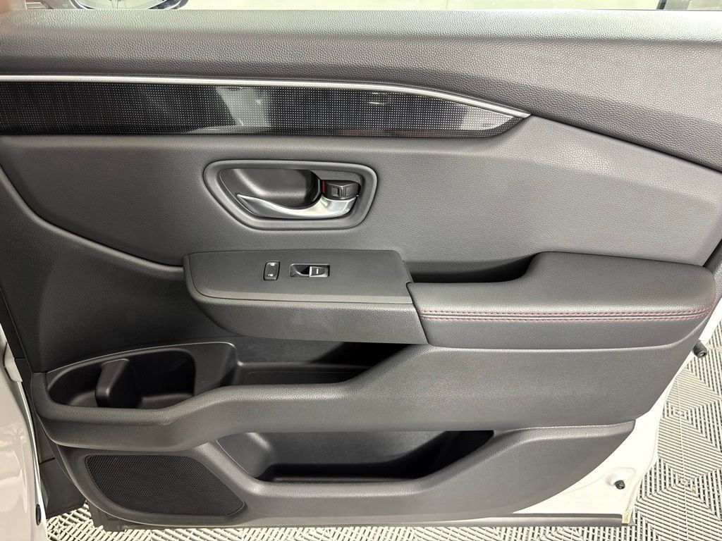 Certified 2025 Honda Pilot Black Edition image 9