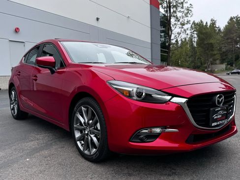 Used 2018 MAZDA MAZDA3 Grand Touring image 25
