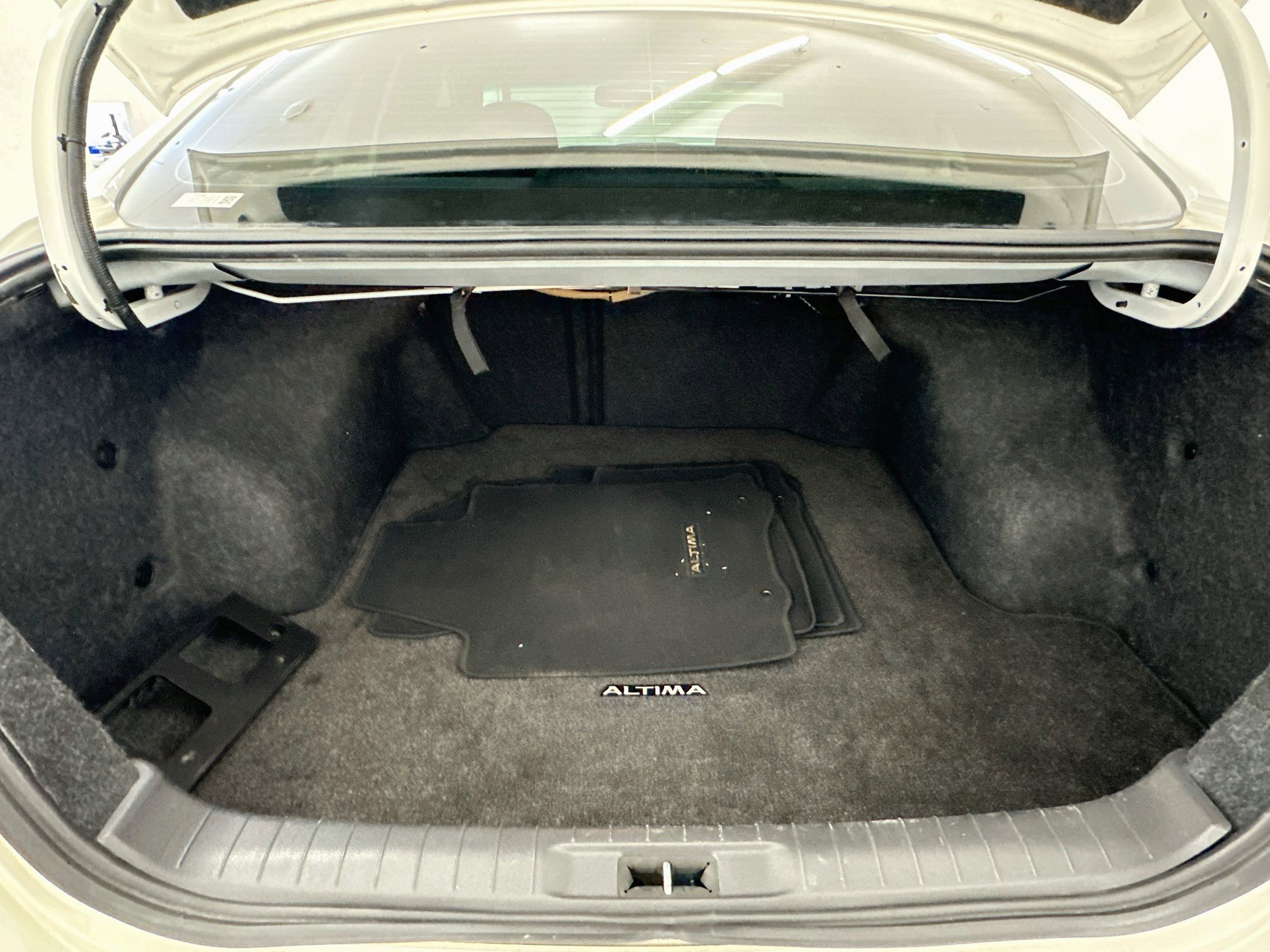 Used 2015 Nissan Altima 2.5 SL w/ Moonroof Package FWD image 29