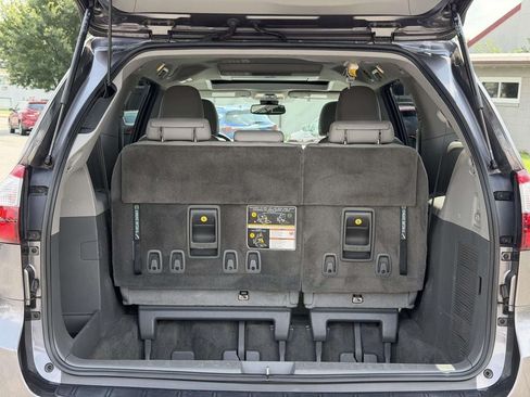 Used 2018 Toyota Sienna XLE Premium AWD/4WD image 14