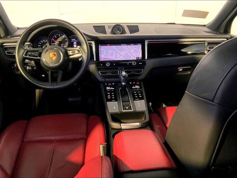 Certified 2023 Porsche Macan image 14