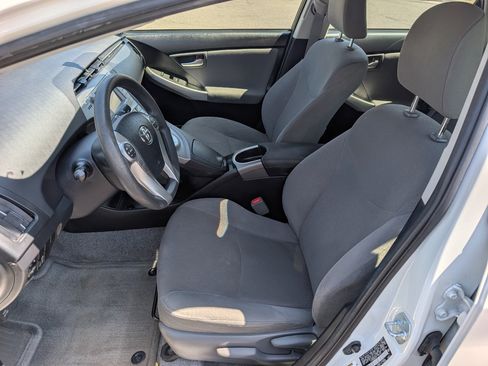 Used 2015 Toyota Prius Two FWD image 2