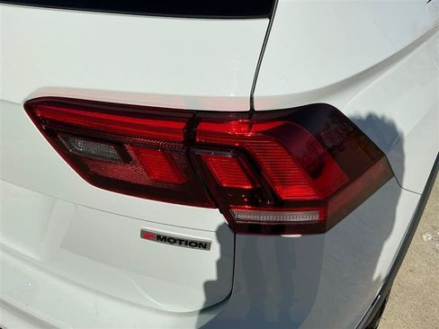 Used 2019 Volkswagen Tiguan SEL Premium R-Line AWD/4WD image 18