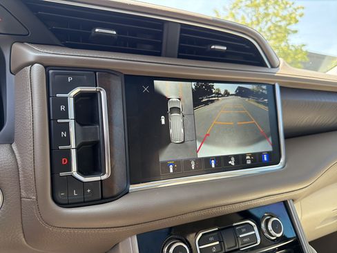 Used 2022 GMC Yukon XL Denali AWD/4WD image 23