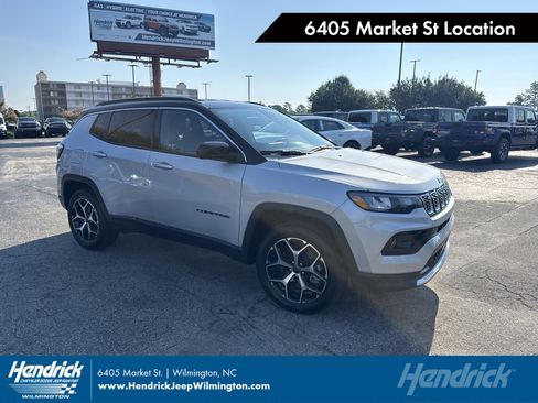 Used 2025 Jeep Compass Limited AWD/4WD image 1