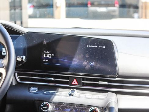 Used 2024 Hyundai Elantra Limited FWD image 17