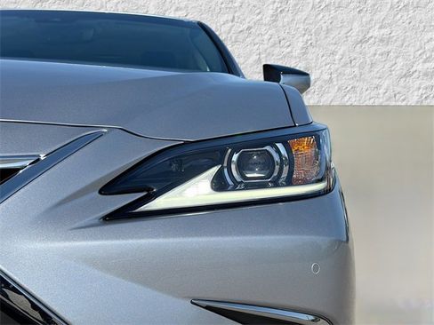 New 2025 Lexus ES 350 w/ Premium Package image 9