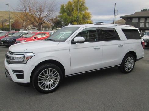 Used 2023 Ford Expedition Max Limited image 3