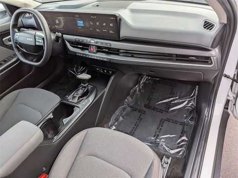 Used 2025 Kia K4 LXS image 29
