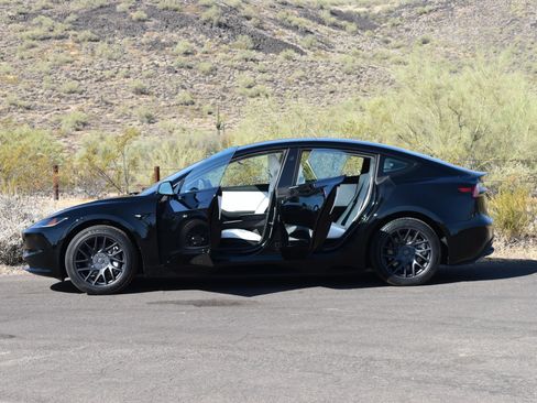 Used 2025 Tesla Model 3 RWD image 7