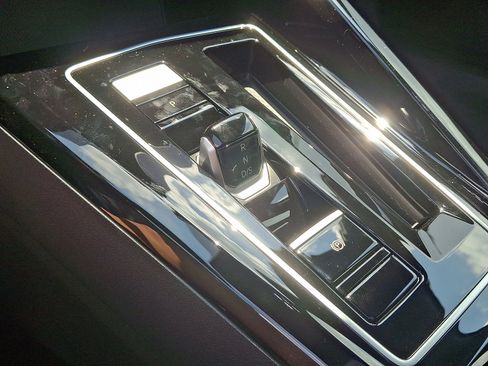 New 2025 Volkswagen GTI SE image 11