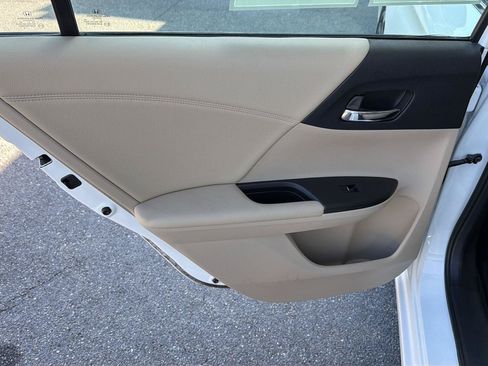 Used 2017 Honda Accord EX-L image 17