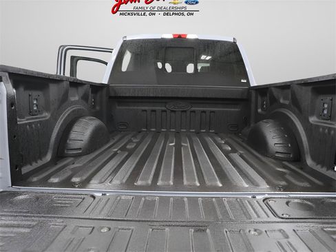 Used 2024 Ford F350 Platinum w/ FX4 Off-Road Package image 37
