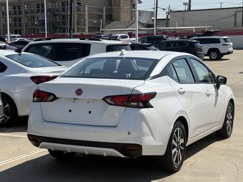 Used 2023 Nissan Versa SV FWD image 4