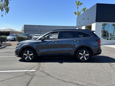 Certified 2022 Kia Sorento EX FWD image 5