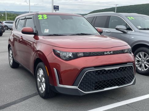 Used 2023 Kia Soul LX w/ LX Technology Package FWD image 1
