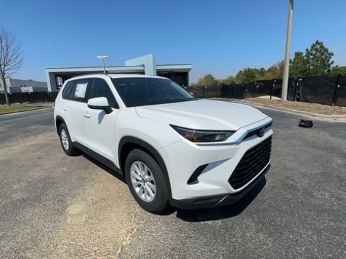 New 2026 Toyota Grand Highlander XLE image 2