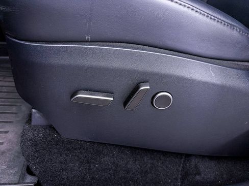 Used 2025 Tesla Model Y Long Range RWD image 19