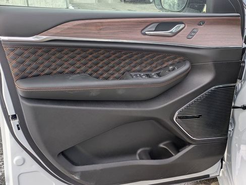 New 2025 Jeep Grand Cherokee L Summit image 10