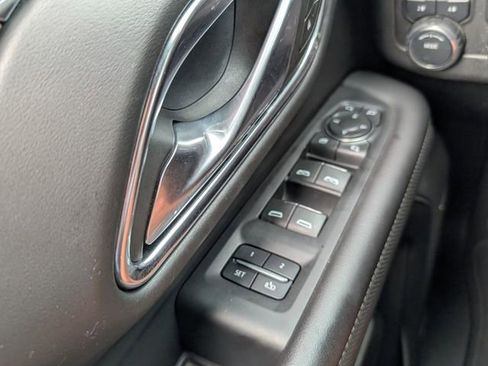 Used 2024 Chevrolet Suburban Premier image 39