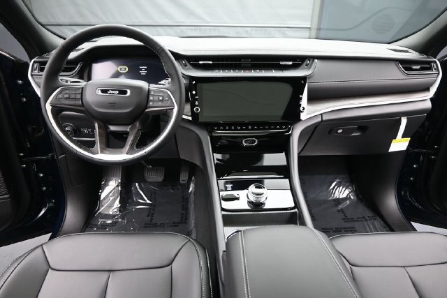 New 2026 Jeep Grand Cherokee Limited w/ Limited Altitude Package AWD/4WD image 9