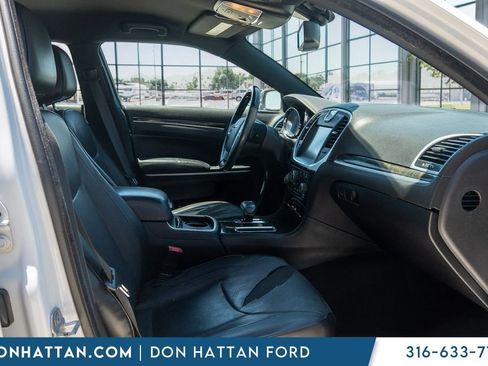 Used 2014 Chrysler 300 C RWD image 29