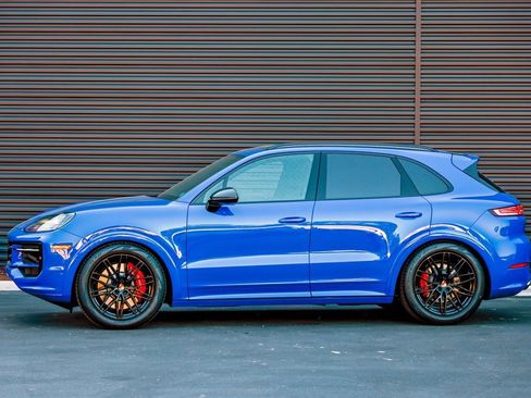 New 2025 Porsche Cayenne GTS image 2