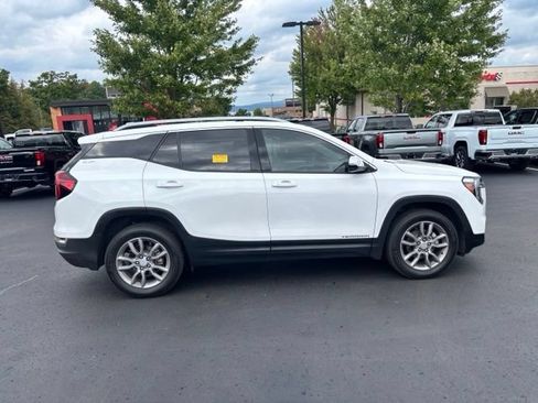 Used 2023 GMC Terrain SLT AWD/4WD image 5