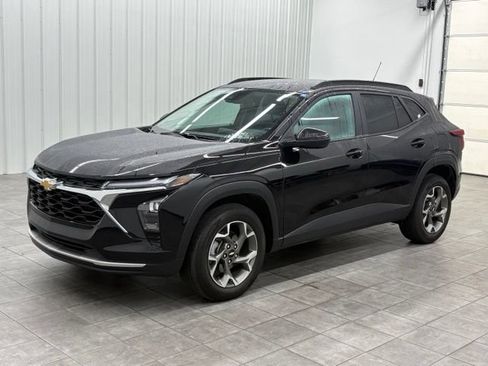 Used 2025 Chevrolet Trax LT w/ Driver Confidence Package FWD image 5