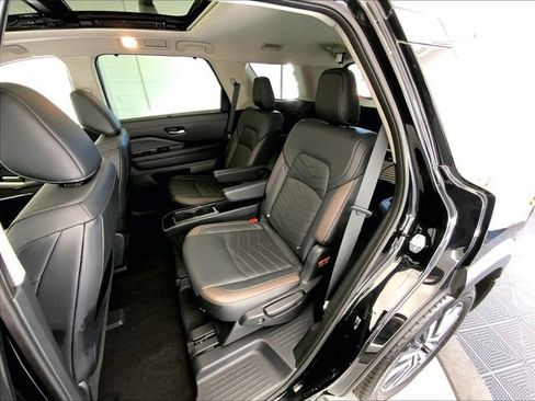 Used 2022 Nissan Pathfinder Platinum w/ Cargo Package AWD/4WD image 23