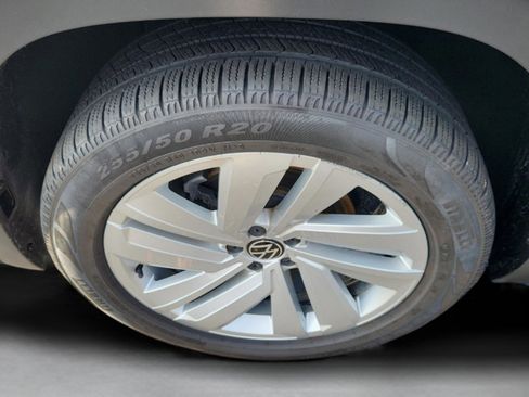 Used 2020 Volkswagen Atlas Cross Sport SE w/ Panoramic Sunroof Package image 30