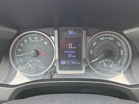 Used 2019 Toyota Tacoma SR5 AWD/4WD image 10