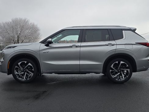 Used 2024 Mitsubishi Outlander SEL image 7