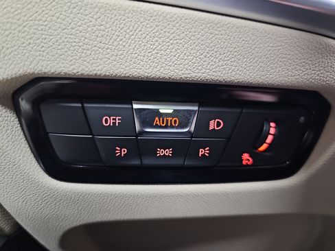 Certified 2025 BMW 330i Sedan w/ Premium Package image 27