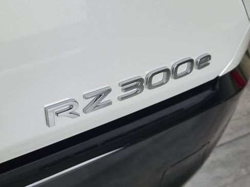 Used 2024 Lexus RZ 300e Premium image 5