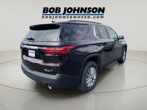 Used 2022 Chevrolet Traverse LT image 3
