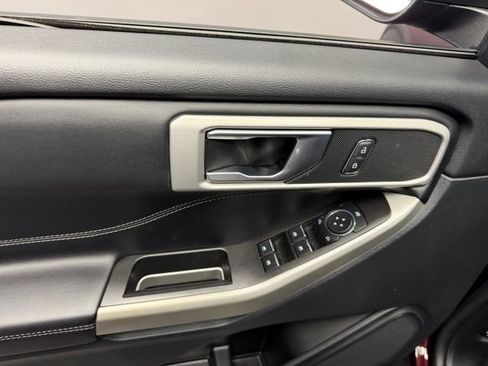 Used 2022 Ford Explorer XLT w/ Equipment Group 202A AWD/4WD image 15