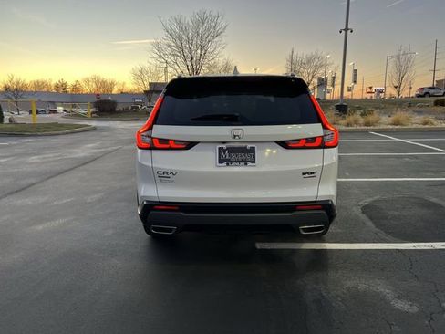 Used 2024 Honda CR-V Sport Touring image 4