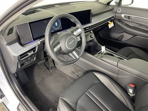 New 2025 Hyundai Sonata Limited image 3