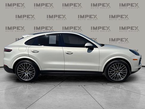 Used 2022 Porsche Cayenne Coupe AWD/4WD image 6