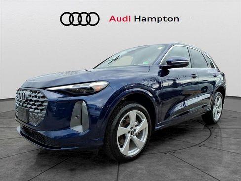 Used 2025 Audi Q5 Premium Plus AWD/4WD image 1