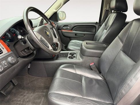 Used 2014 Chevrolet Suburban LT image 9