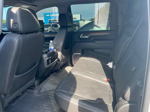 Used 2024 GMC Sierra 2500 Denali w/ Technology Package AWD/4WD image 3