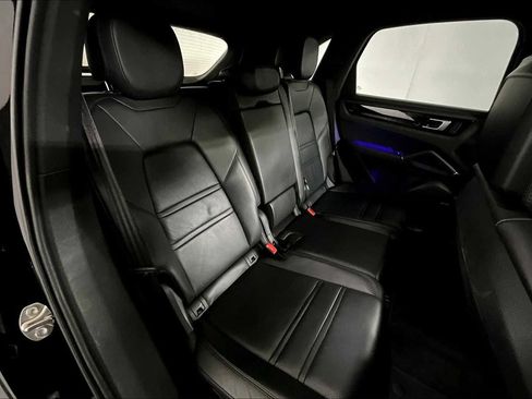 Used 2022 Porsche Cayenne image 37