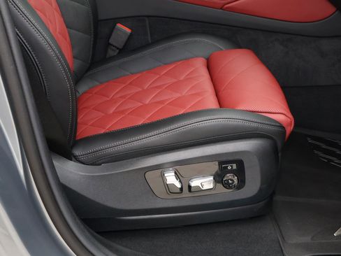 Used 2025 BMW X6 xDrive40i w/ Executive Package image 20