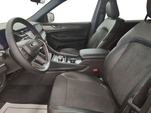 New 2025 Jeep Grand Cherokee L Altitude image 11