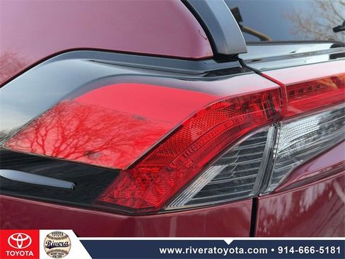 Used 2022 Toyota RAV4 LE image 11